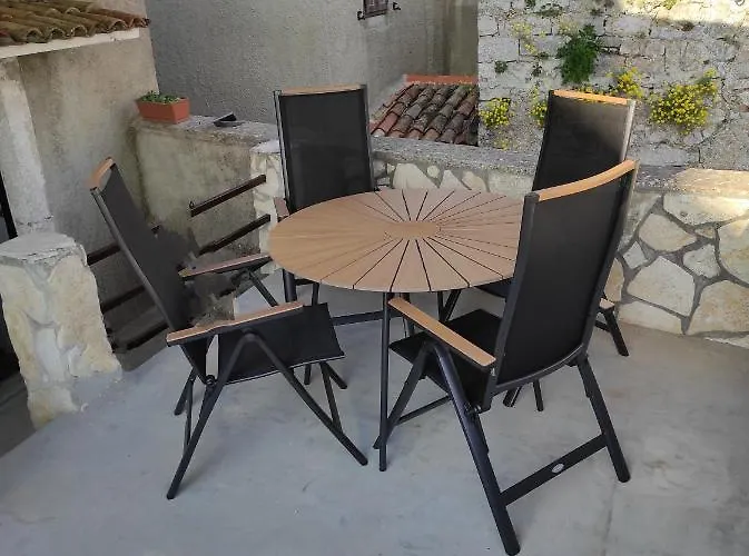 בית הארחה Lubenice-rodinis And 3*